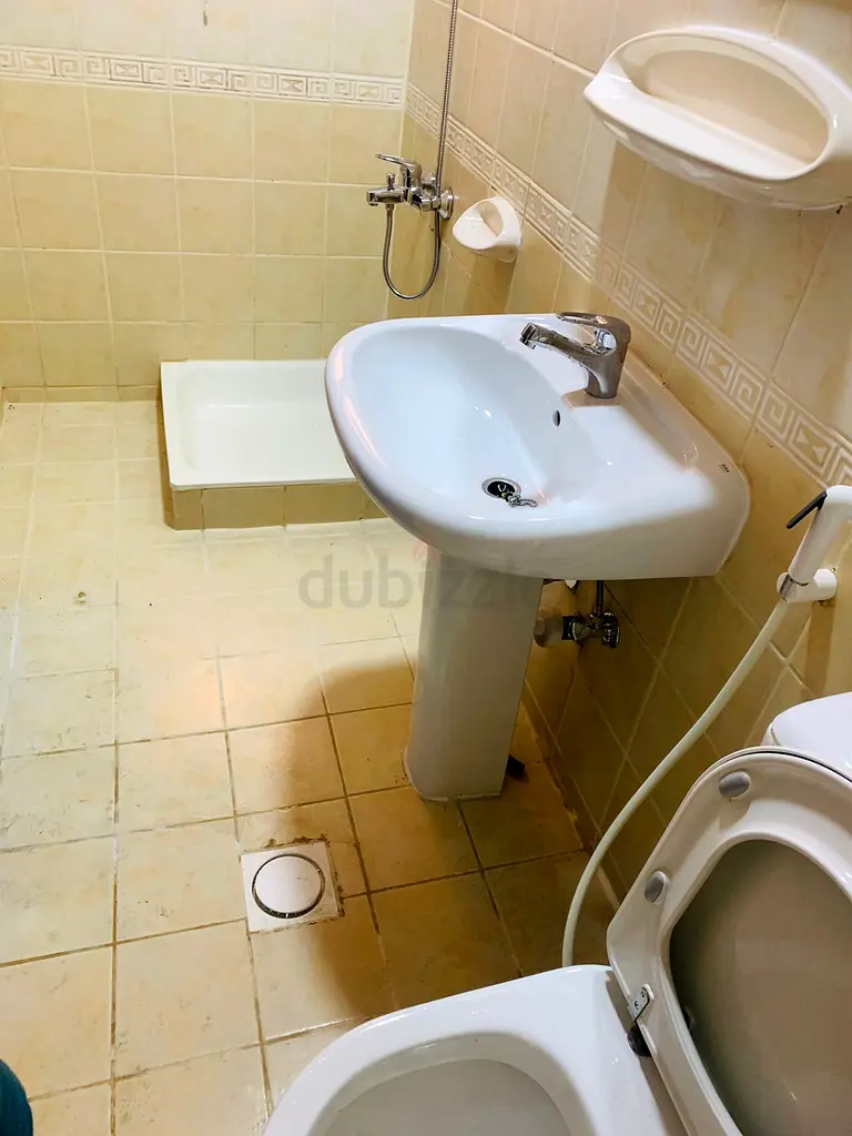 Apartment Executive Gents Bed Space near Baniyas metro Dubai / close