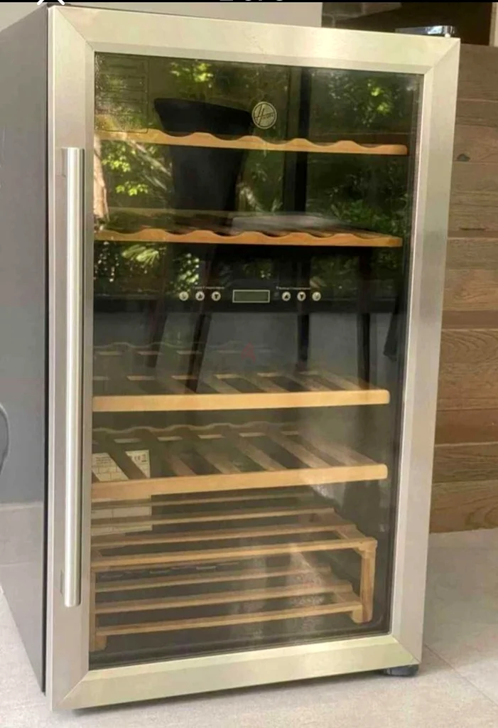 Hoover wine bar fridge 36 bottle dual temperature neat and clean