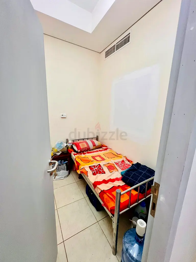 Apartment Fully furnished Partition and bed space available at