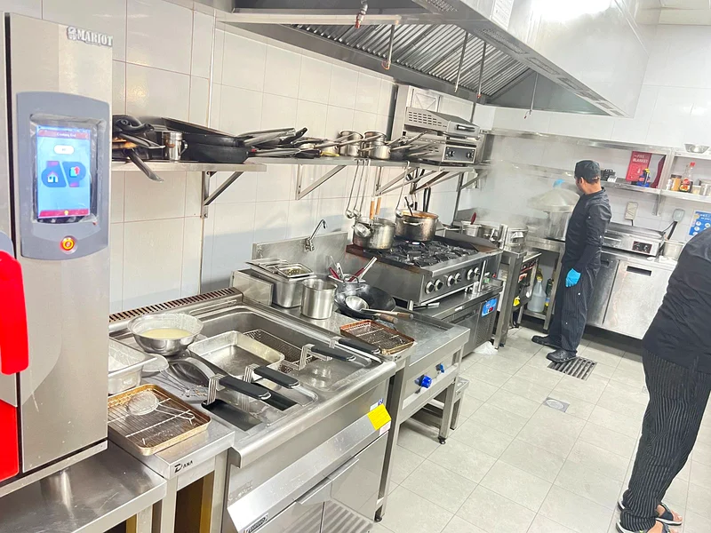 Distress hot deal Restaurant kitchen appliances and supplies Dubai