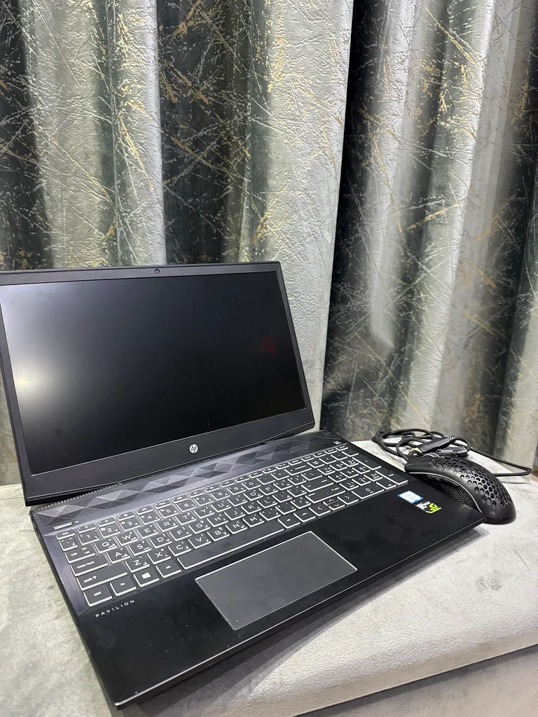 Hp pavilion gaming laptop with gaming mouse632581477696021111