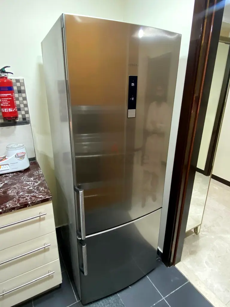 Siemens Bottom Freezer Refrigerator same Like new condition
