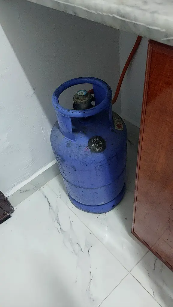 2 burner cooker with full cylinder