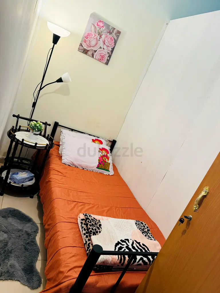 Apartment Executive partition room available productions city