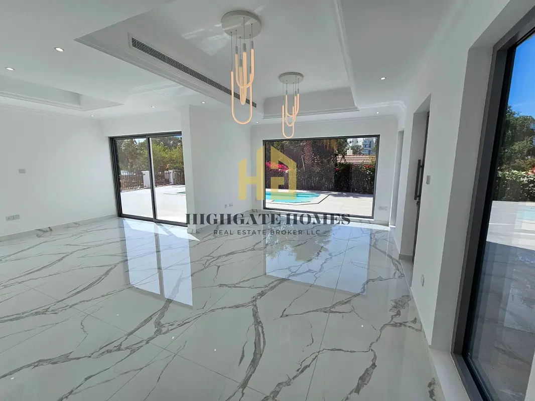 Villa Fully Upgraded Vacant 15Car Park Stun. View Dubai