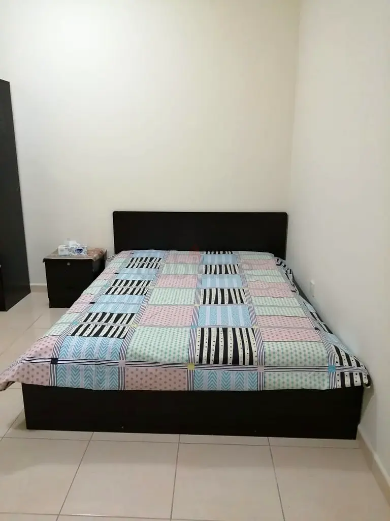 Apartment FULLY FURNISHED FAMILY sharing ROOM available in Muhaisnah 4