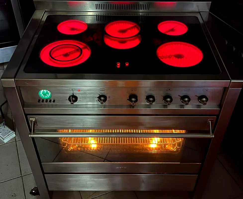 Smeg Electric ceramic cooker in very good condition