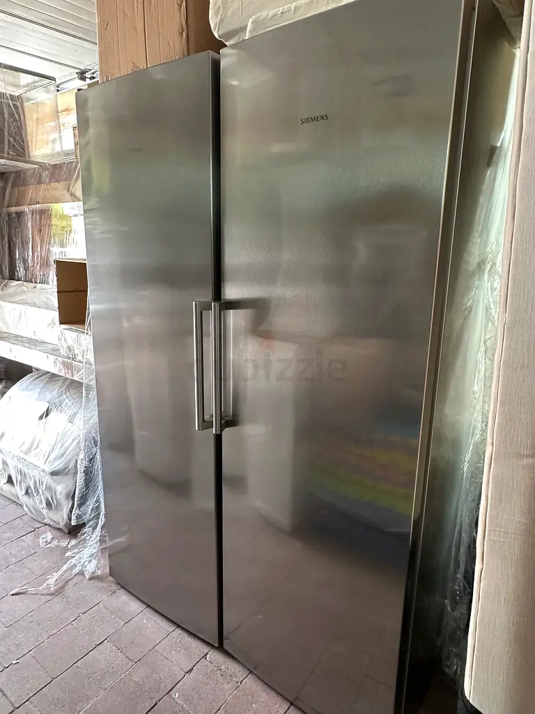 SIEMENS STAND ALONE FRIDGE FREEZER