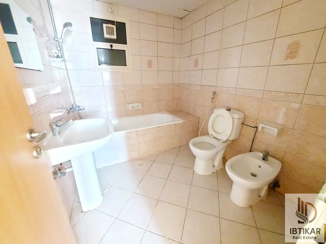 Apartment Spacious 2bhk central ac big hall with balcony in bu daniq