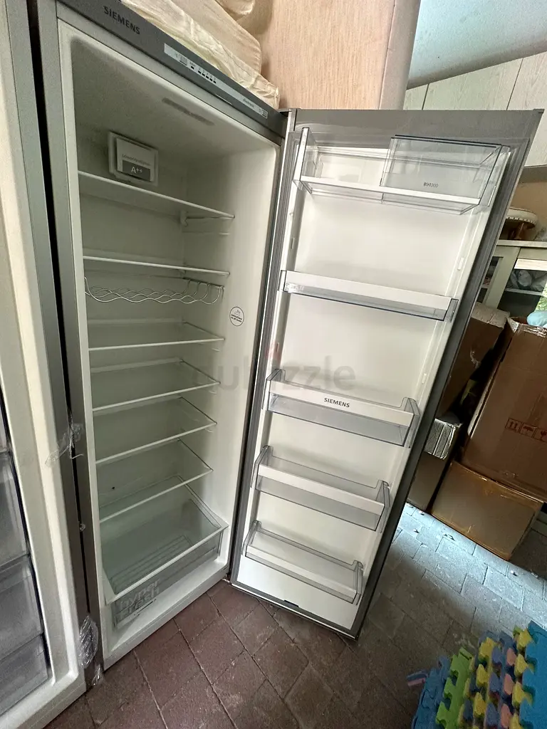 SIEMENS STAND ALONE FRIDGE FREEZER