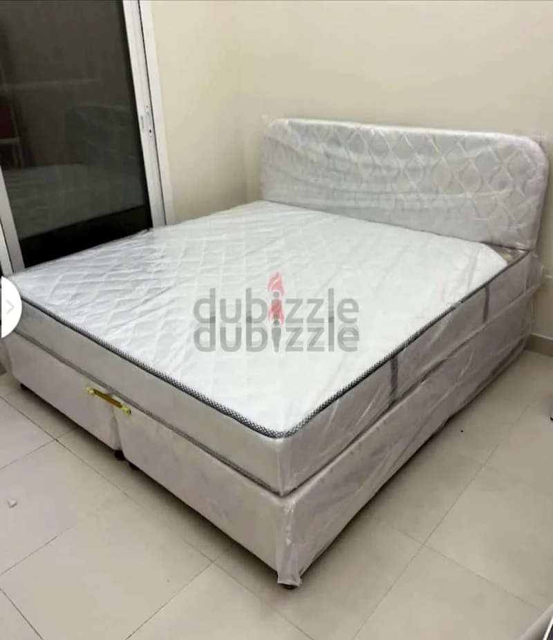 King size 180/200 American base bed with mattress and