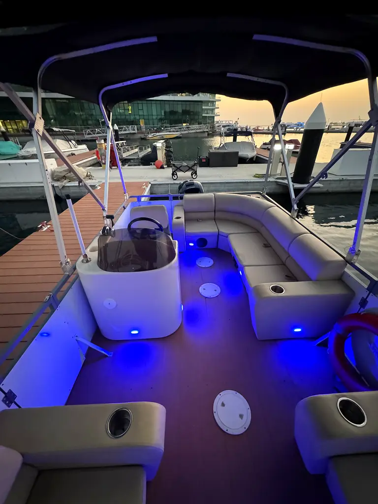 Mercury 150 Sea Pro Aluminum Pontoon Boat دوبيزل