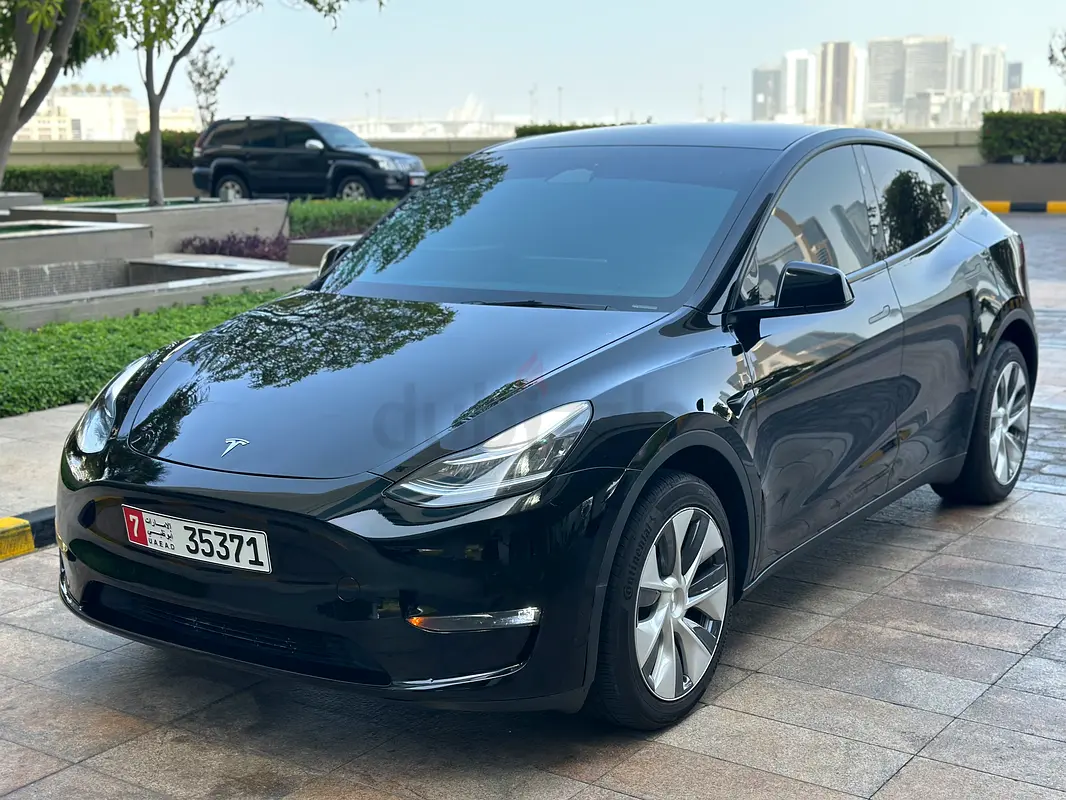 2023 Dual Motor Long Range Tesla Model Y