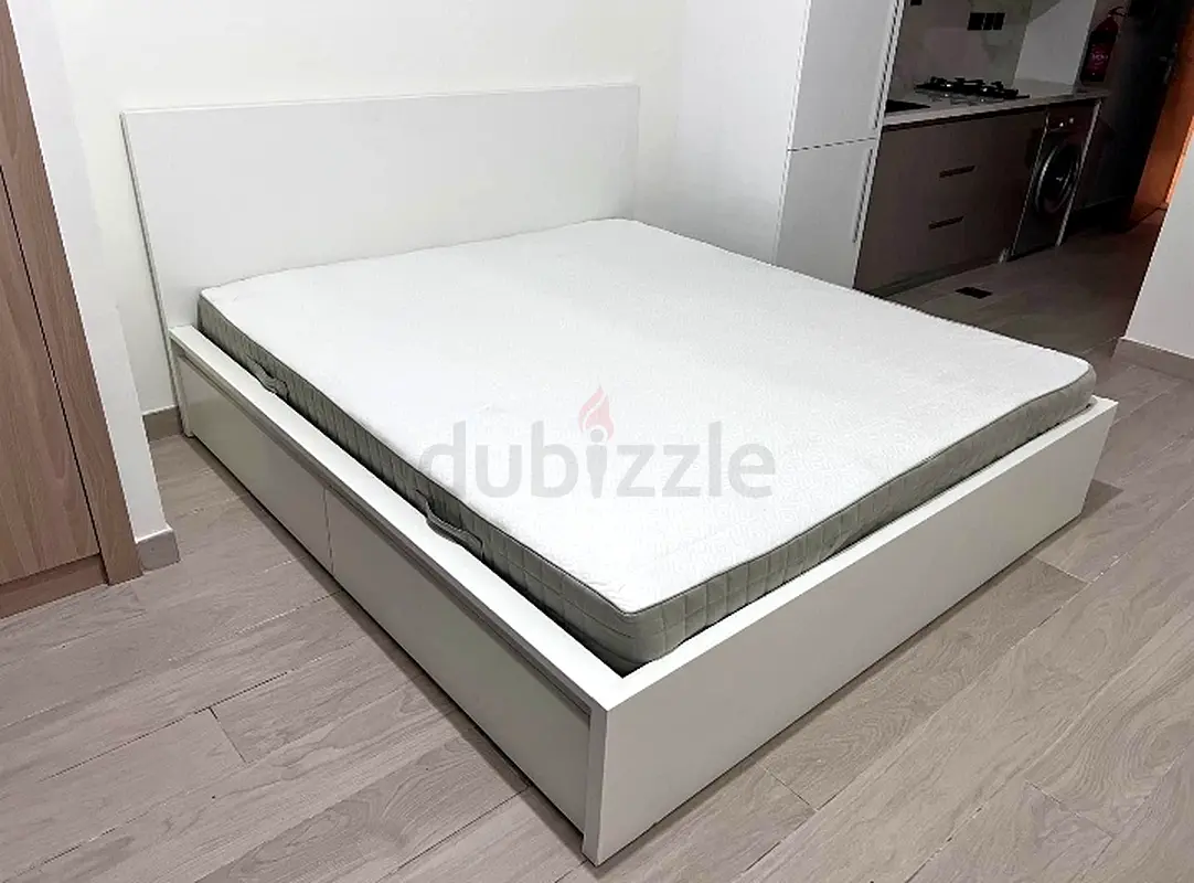 IKEA malam king size 180×200cm bed with IKEA mattress and 2 storage