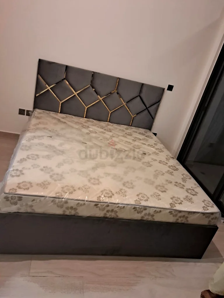 queen size bed and medical mattress good and excellent condition