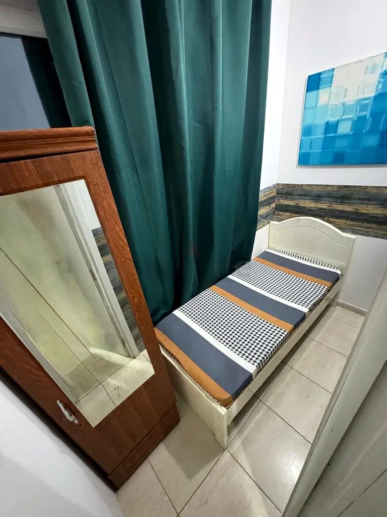 Apartment Single Partition Room with Window Al barsha 1 close MoE