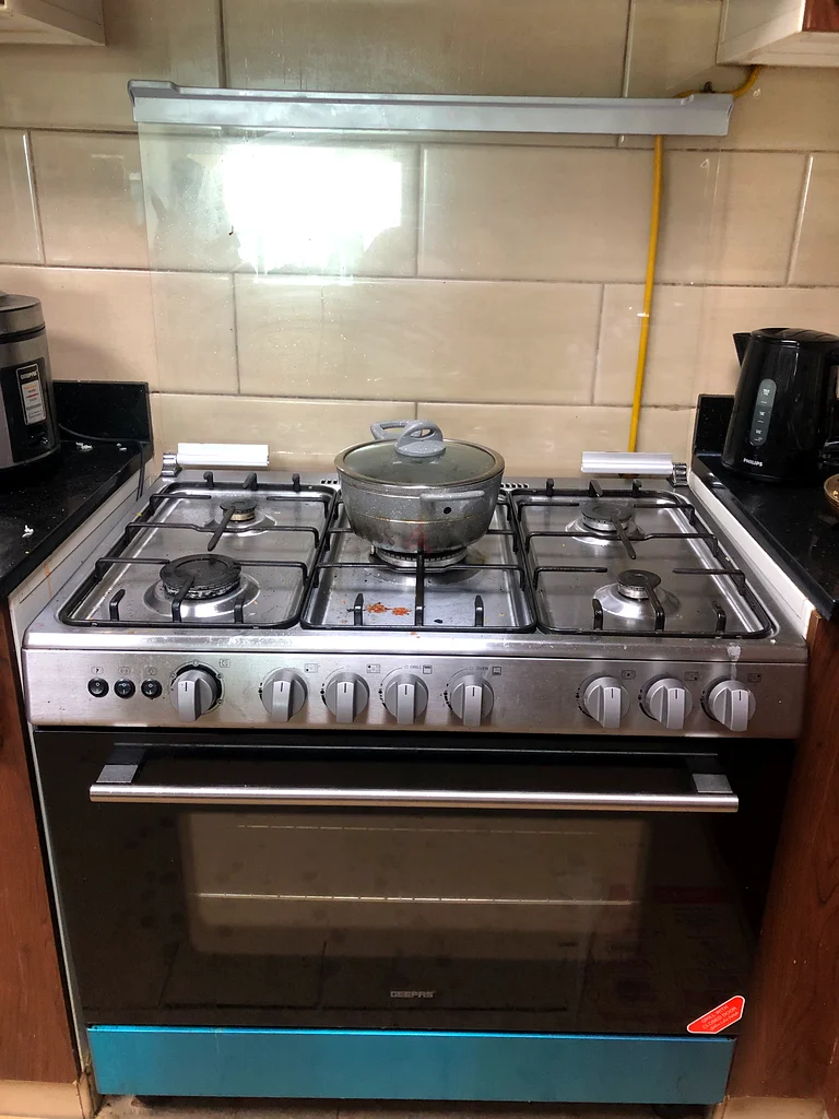 Geepas 5 gas burners cooking range with oven, ignition, glass cover