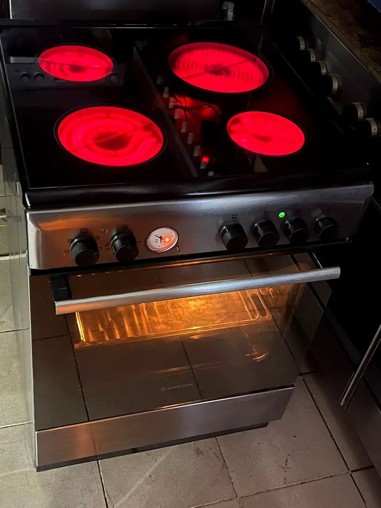 Ariston Electric cooker clock oven fan 60cm