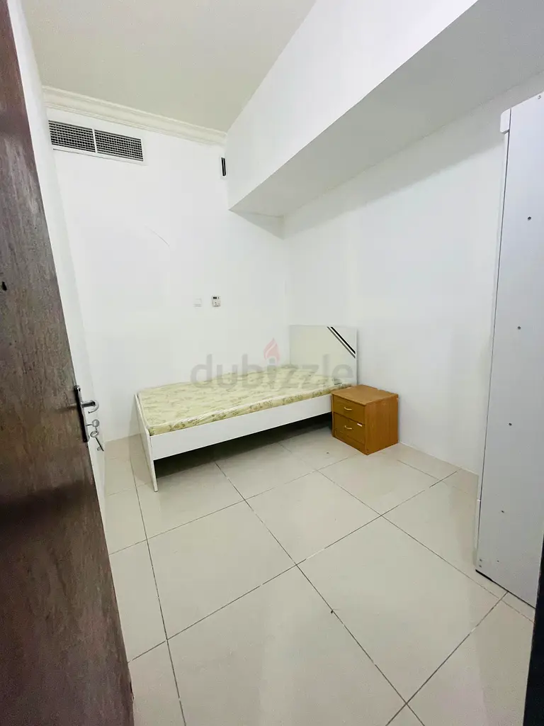Apartment Fully Furnished Partition Room Available at Khalidiya