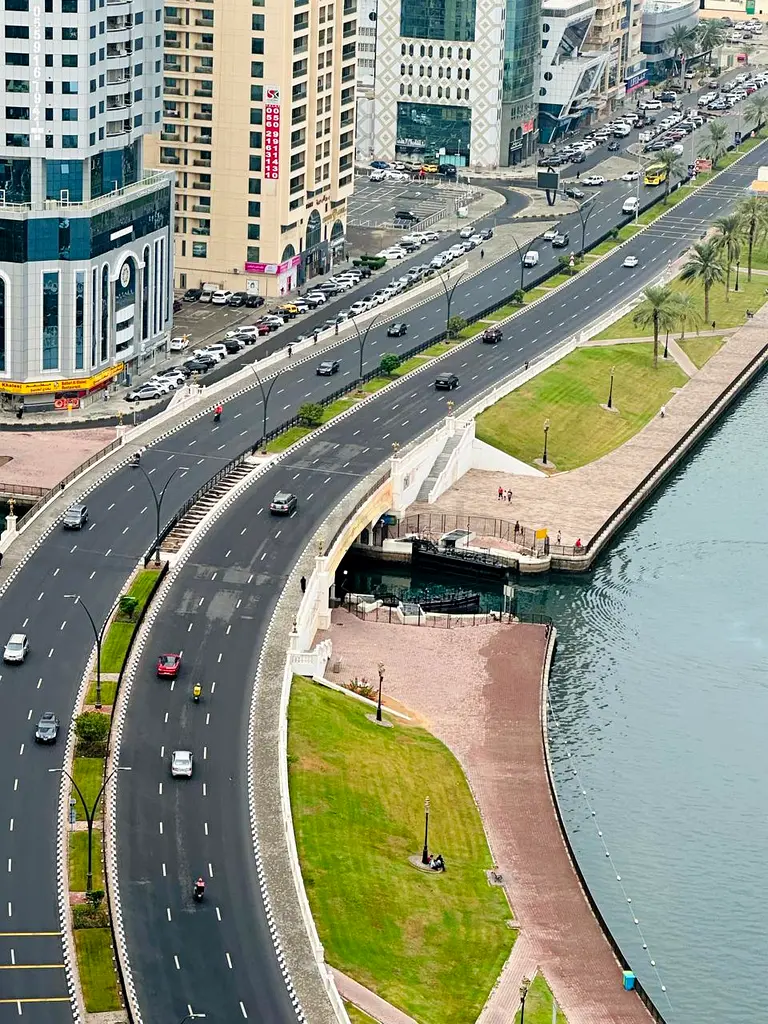 Apartment Bedspace room available at corniche for pakistani ladies