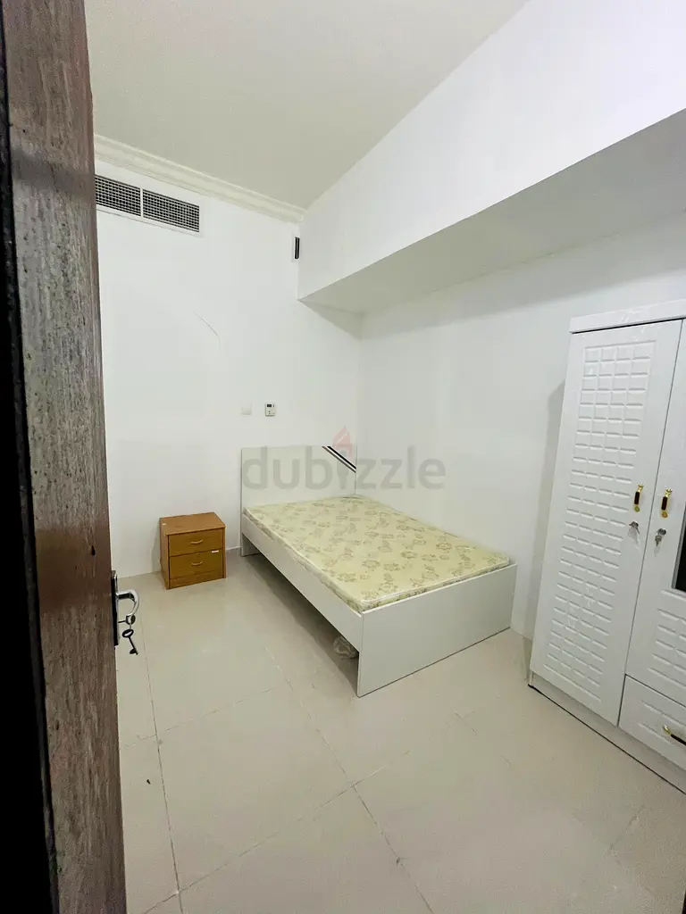 Apartment Fully Furnished Partition Room Available at Khalidiya