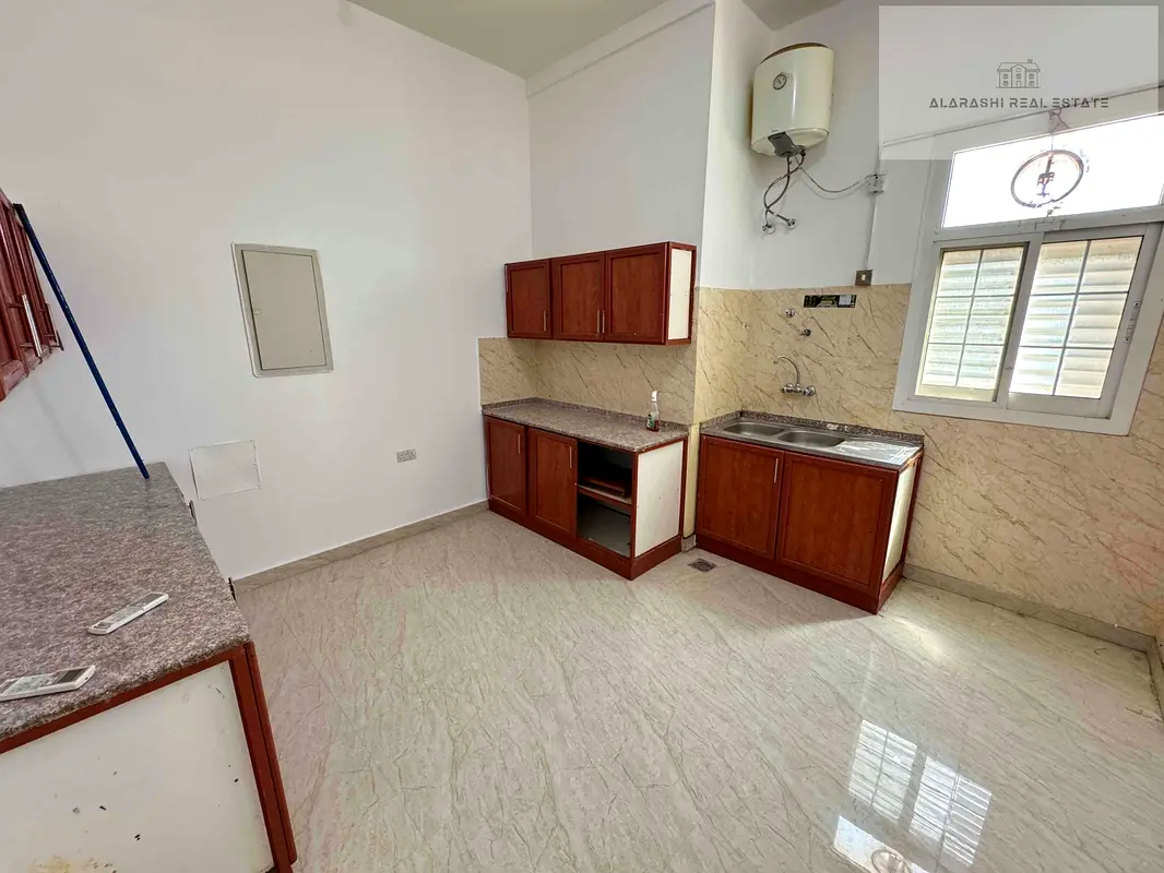 Apartment Specious 4 Bedrooms Hall Apartment with Terrace at Al