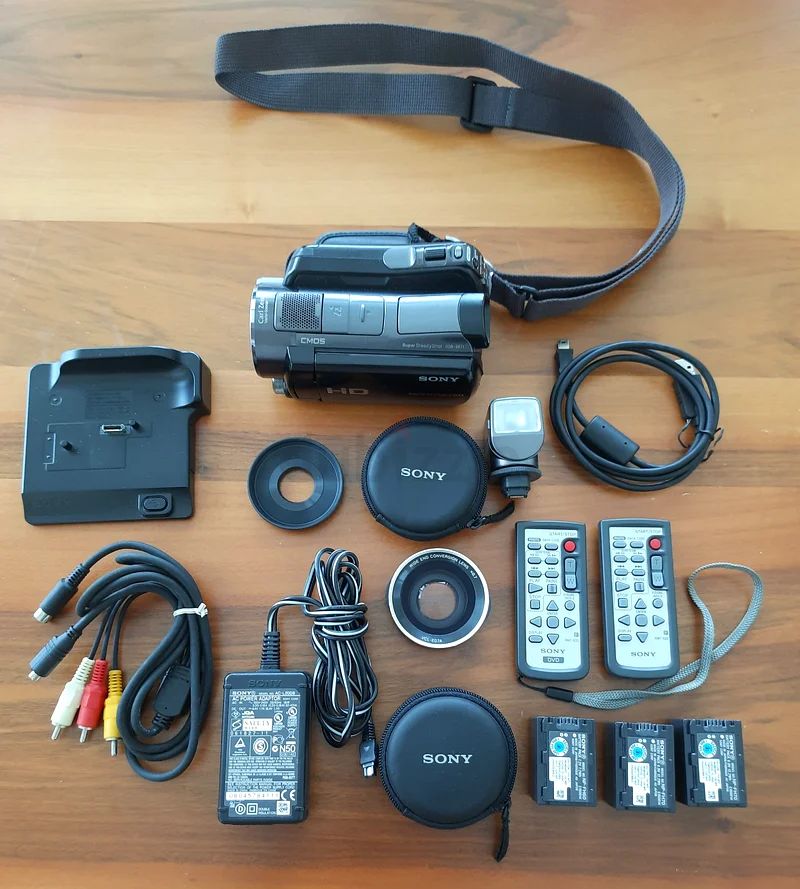 SONY HDR-SR11 SONY HDR-SR11 Video Camera Handycam Built-in Hard