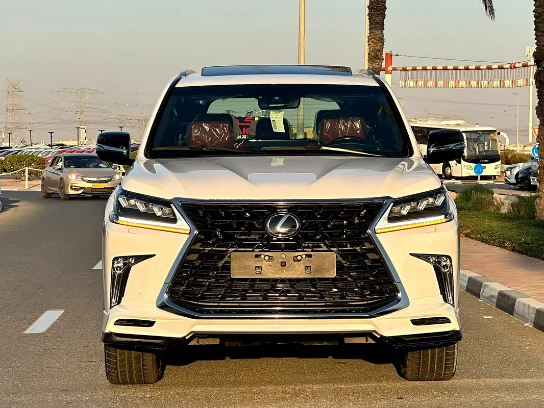 Lexus LX-Series 2021 — photo 1 of 19