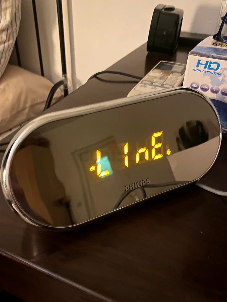 Phillips AJ1003 clock radio632645937642251122