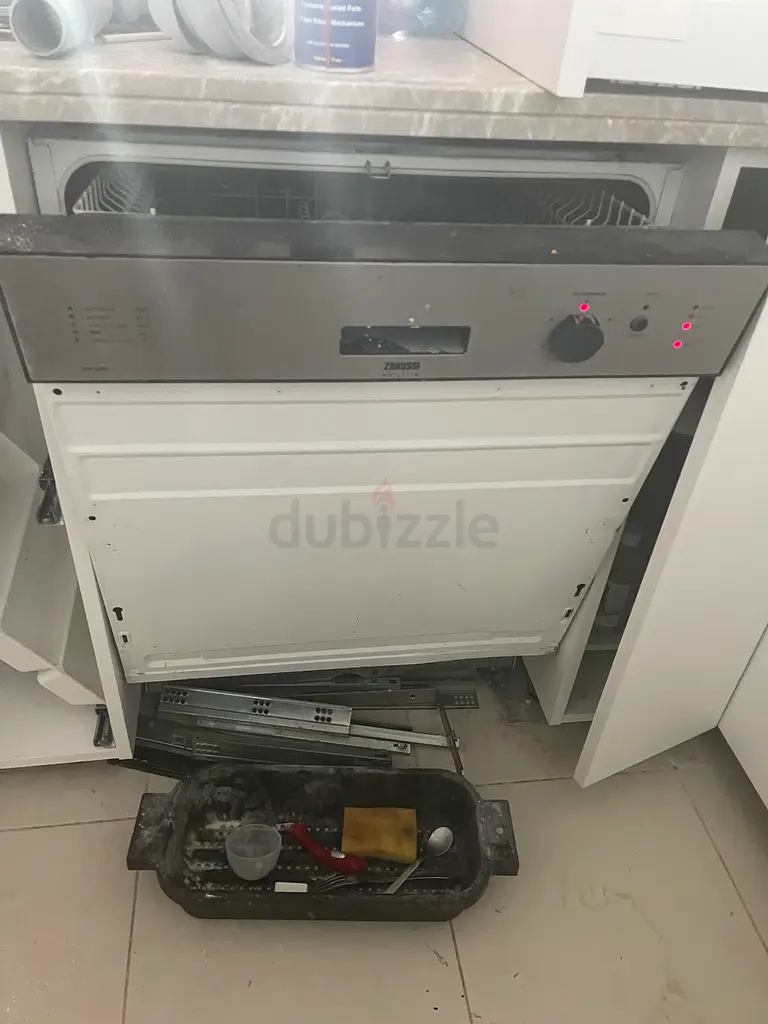 good working condition in built dishwasher Zanussi 300aed FINAL
