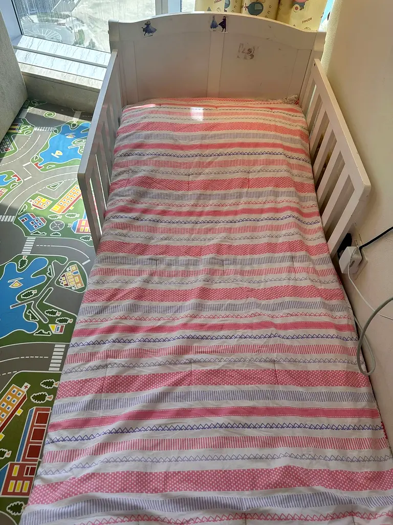 Toddler bed