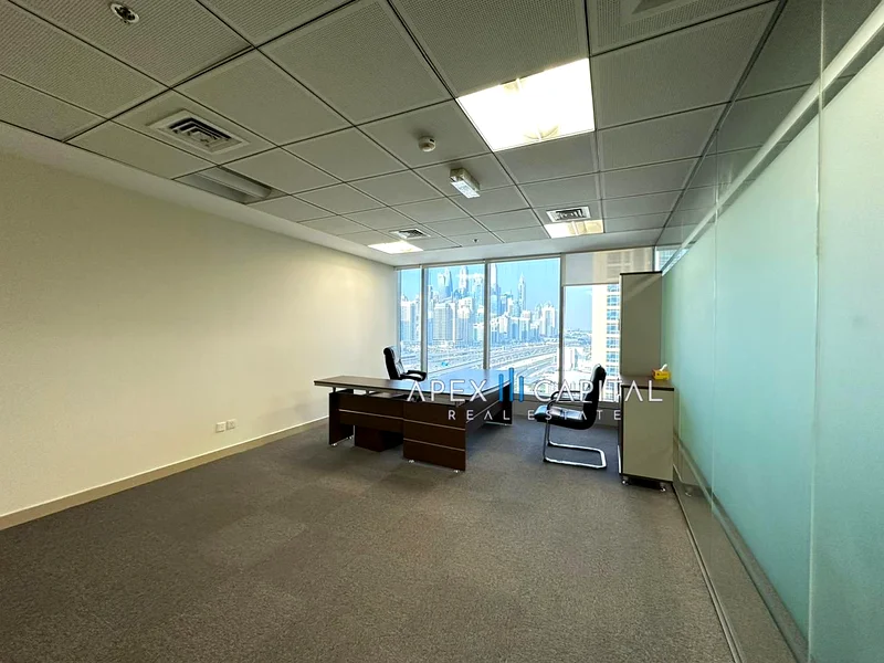 Office Vacant Fully Fitted 3 Glass Room Partitions Dubai