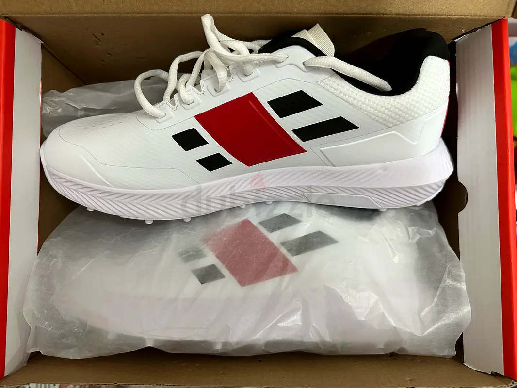 Gray Nicolls Revo Pro 1.0 cricket spikes