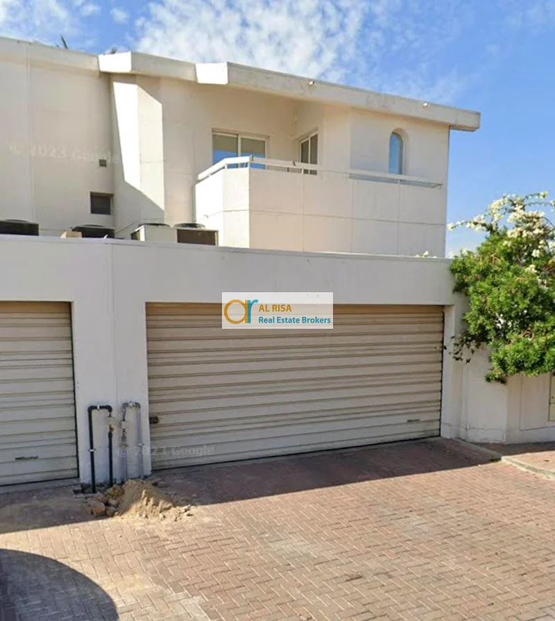 Villa 4 Bedrooms Villa Available at Garhoud Dubai