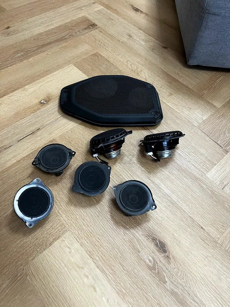 Jeep JL Stock sound system