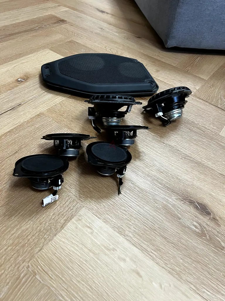 Jeep JL Stock sound system