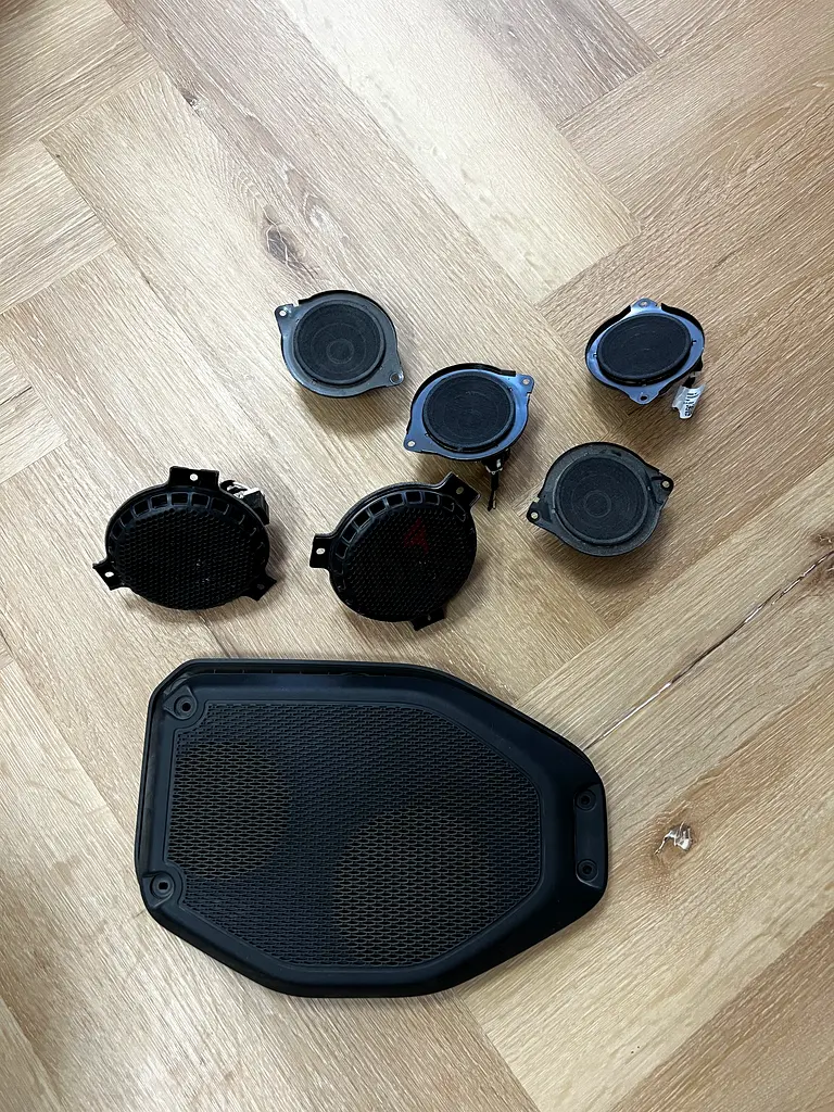 Jeep JL Stock sound system