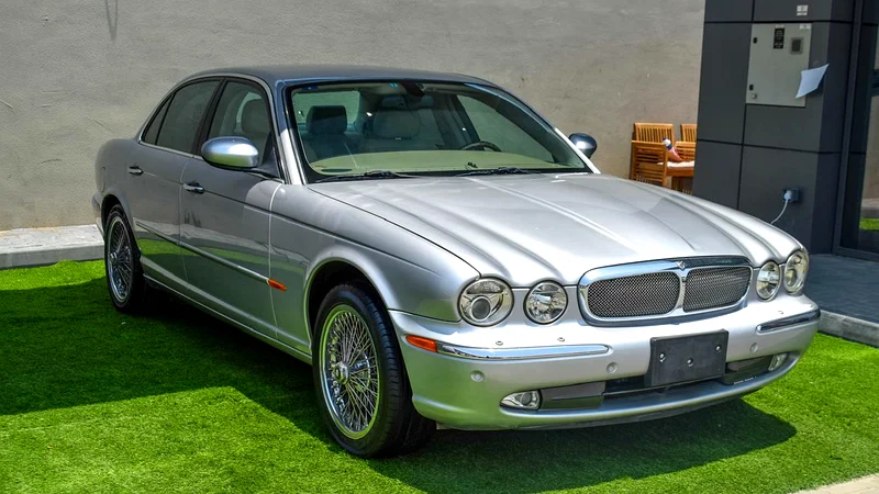 JAGUAR XJ8 - LOW MILAGE IN A GREAT CONDITION INSIDE OUT SIDE632218233344011110
