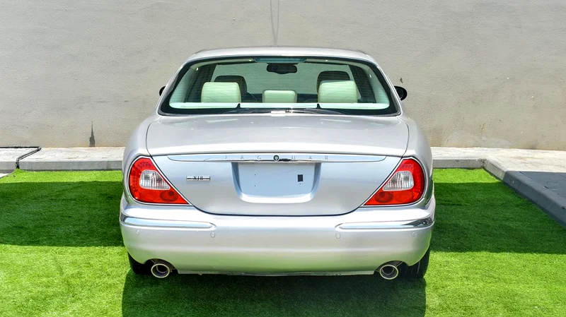 JAGUAR XJ8 - LOW MILAGE IN A GREAT CONDITION INSIDE OUT SIDE63221823334401113
