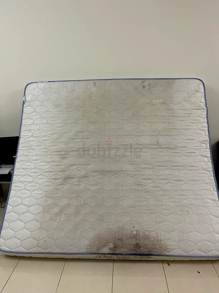 Free ️️️Urgent sale ‼️‼️ large size mattress 200x200
