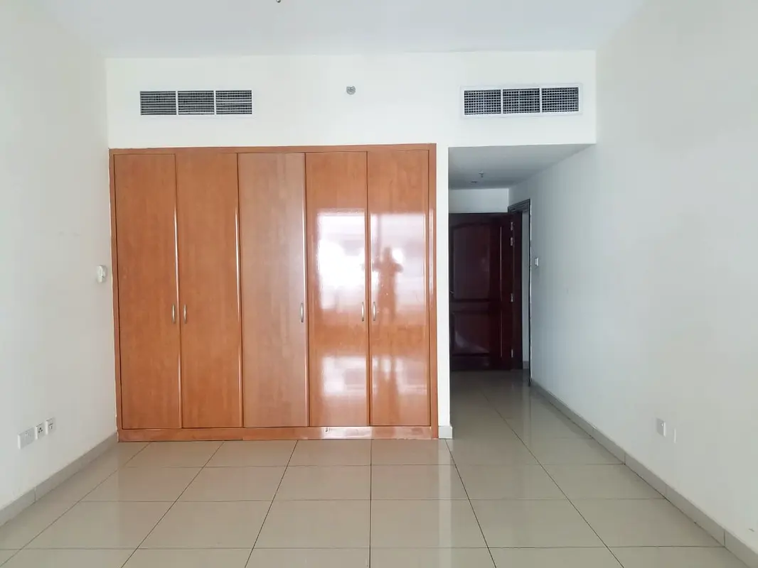 Apartment CHILLER AC FREE 2BHK AVAILABLE ONLY 95K IN BARSHA HEIGHTS