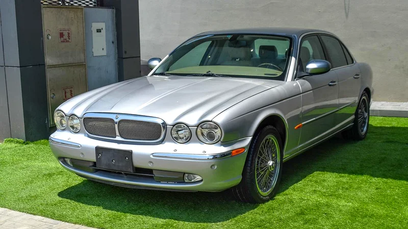 JAGUAR XJ8 - LOW MILAGE IN A GREAT CONDITION INSIDE OUT SIDE63221823334401112