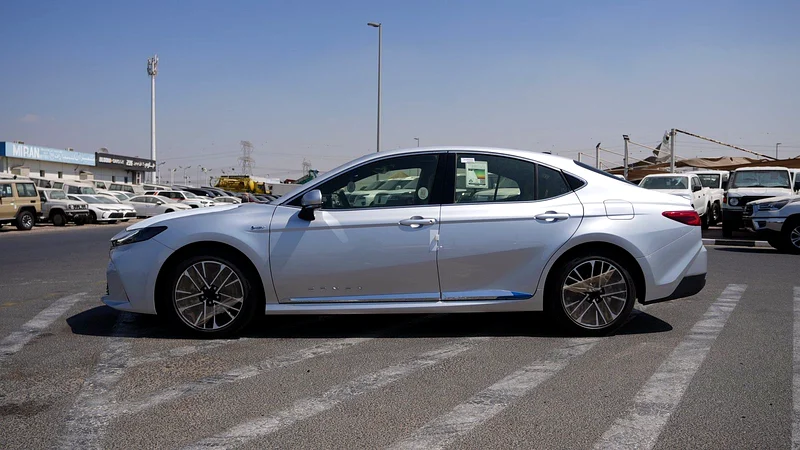 2025 - CAMRY LE 2.5L HYBRID WITH PANORAMIC ROOF - GCC63167095184771111