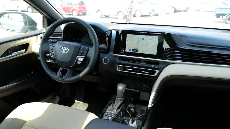 2025 - CAMRY LE 2.5L HYBRID WITH PANORAMIC ROOF - GCC63167095184771114