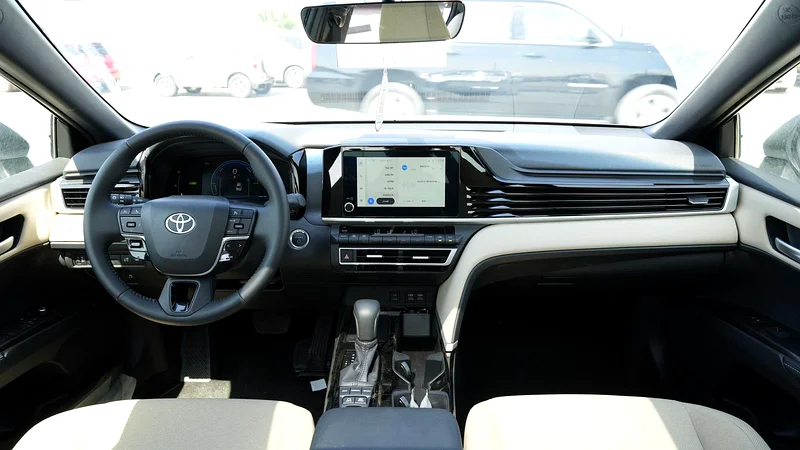 2025 - CAMRY LE 2.5L HYBRID WITH PANORAMIC ROOF - GCC63167095184771113