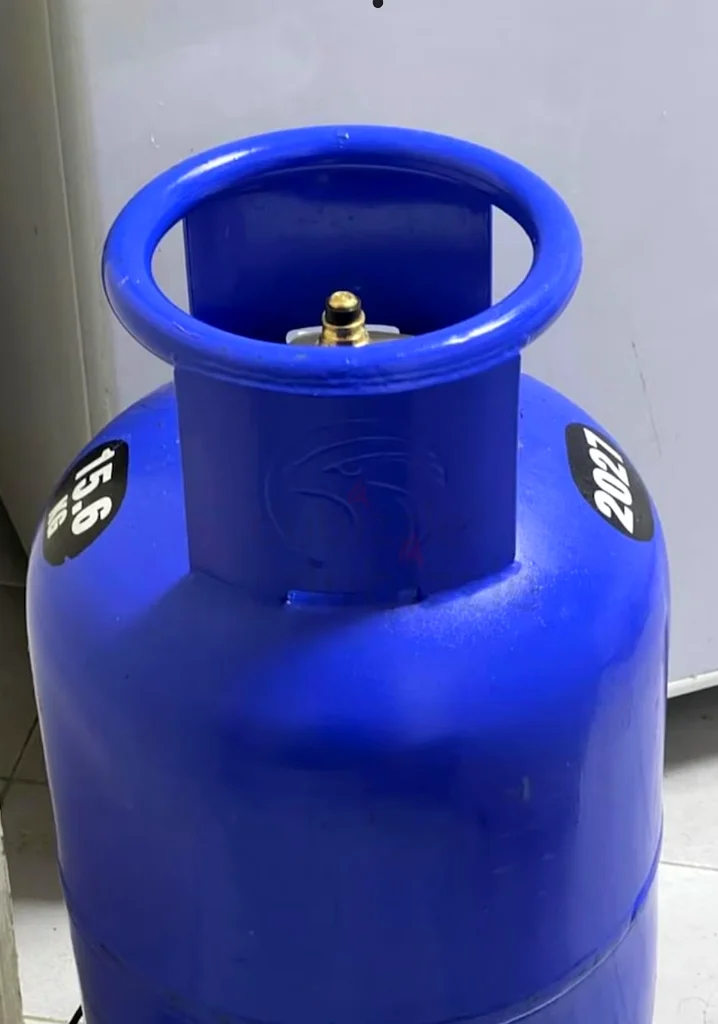 Gas cylinder with regulator