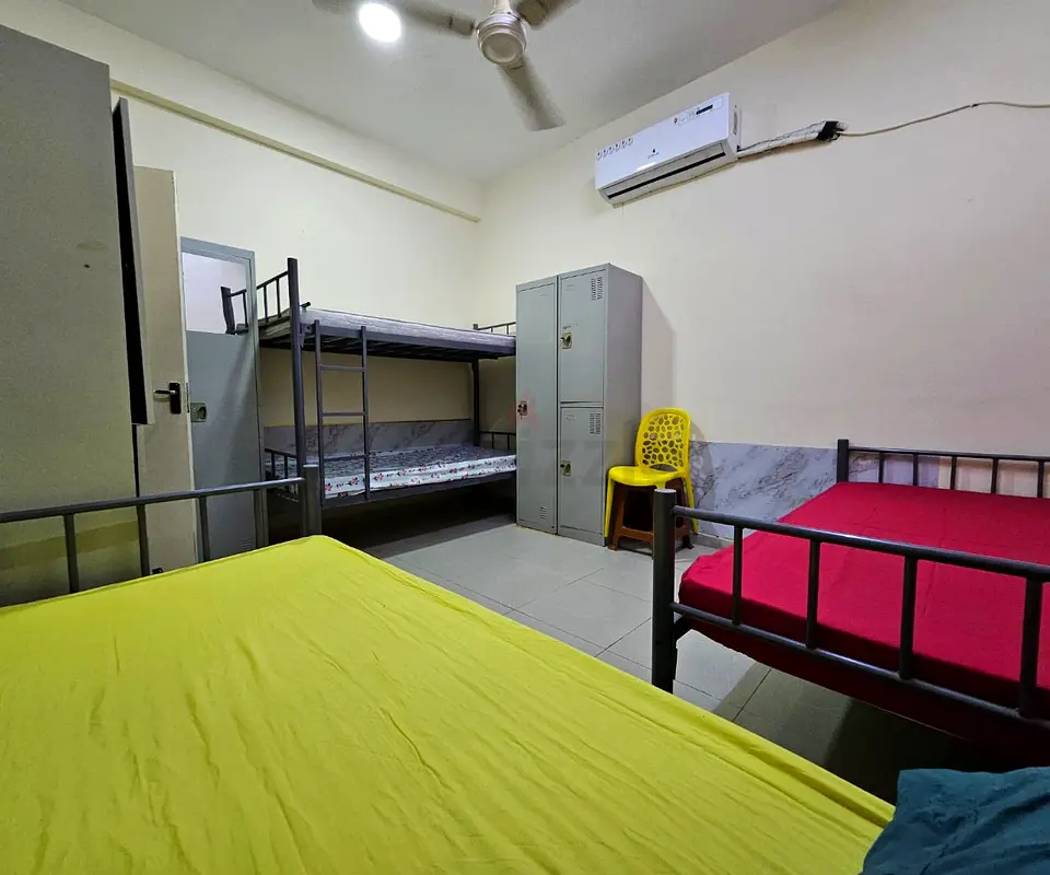 Apartment Exicutive bachelor Room available in Karama Dubai