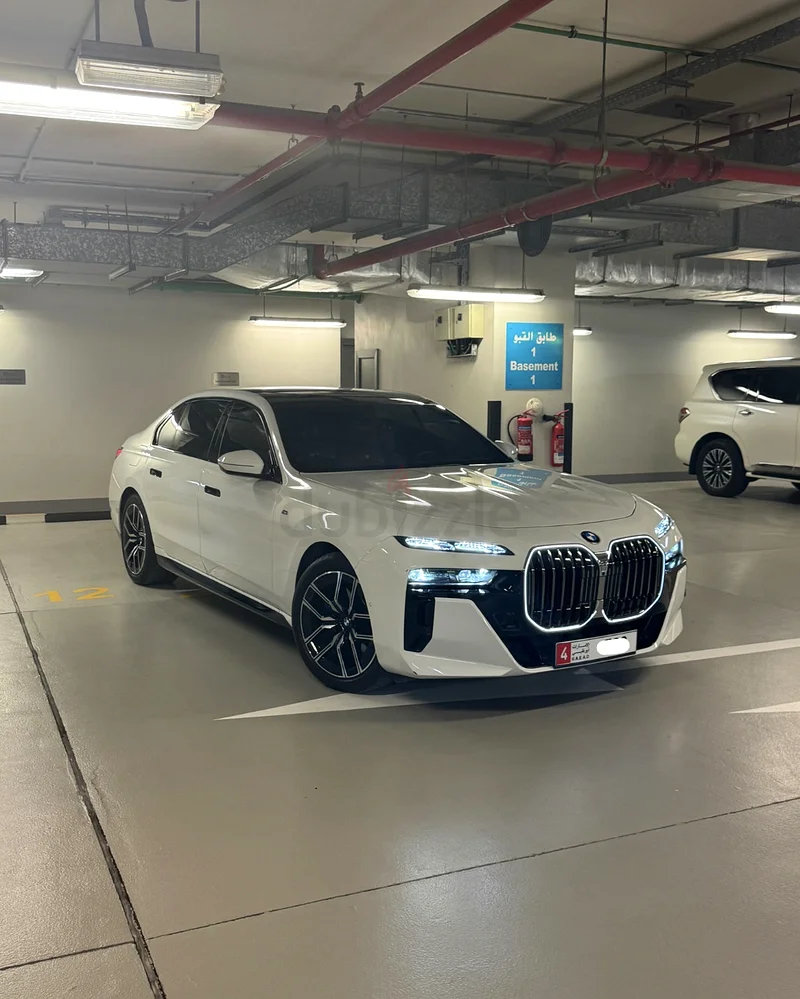 BMW 735i 2023 M kit. GCC spec. Full Option. Service contract and