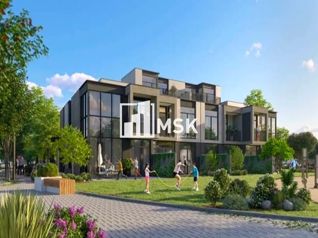 Townhouse Pool Facing Family Room Bigger Plot Corner