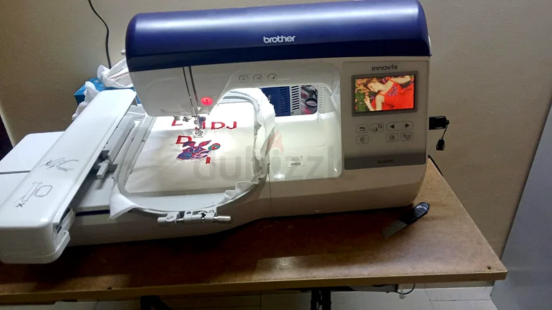 Brother Innov-Is Embroidery Machine, NV880E, White63257628883330112
